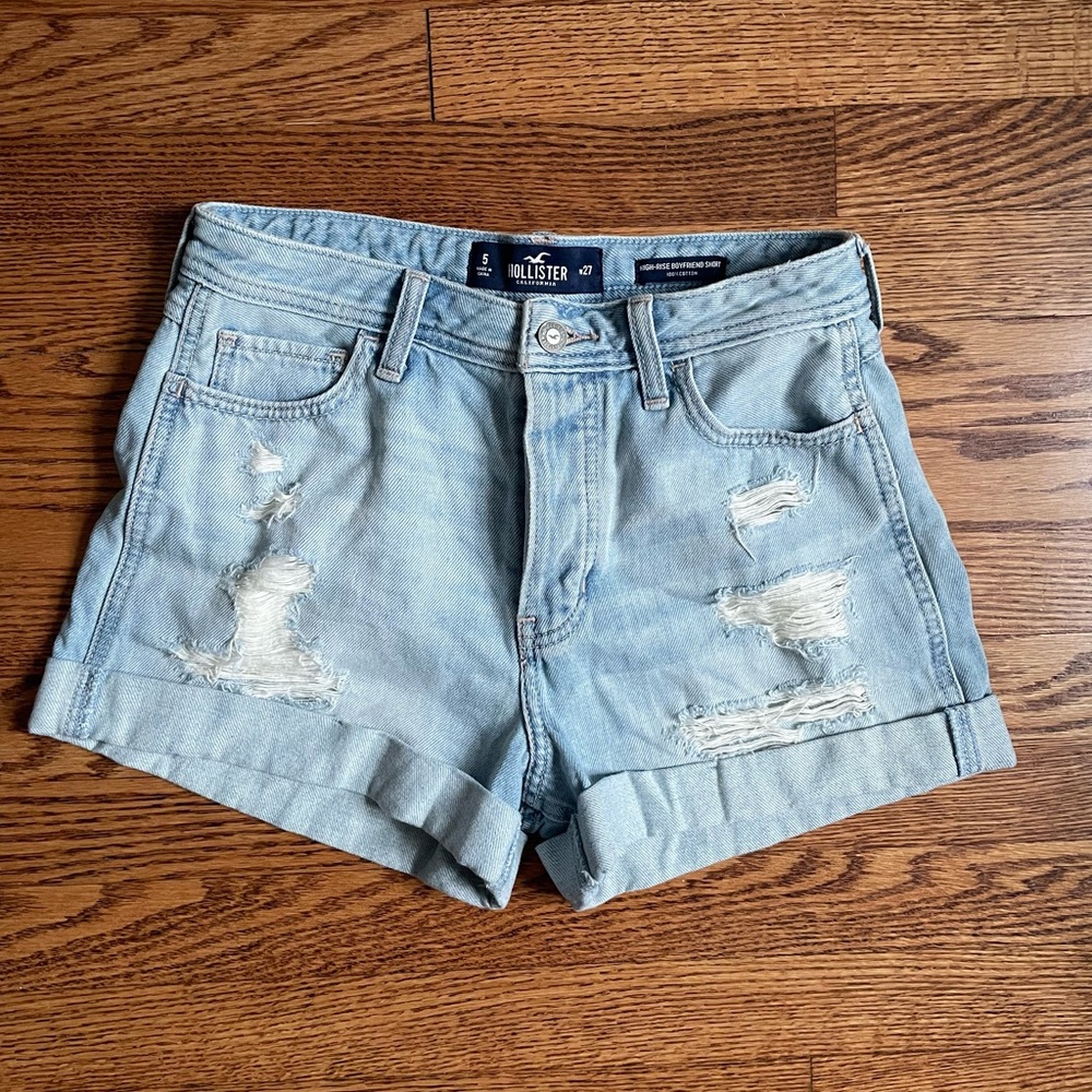Hollister high-rise boyfriend Jean shorts. Size 5